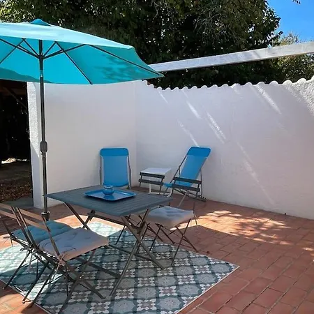 Au Calme Avec Terrasse Et Jardin Сasa de vacaciones Villegouge