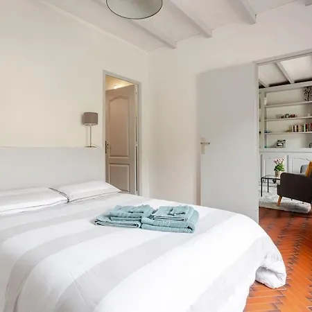 Au Calme Avec Terrasse Et Jardin Villegouge